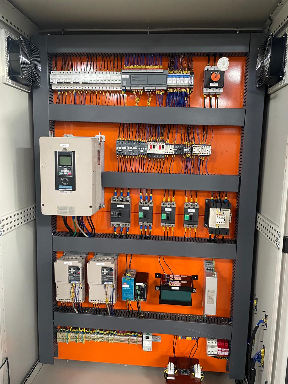 PAINEIS DE COMANDO.jpg